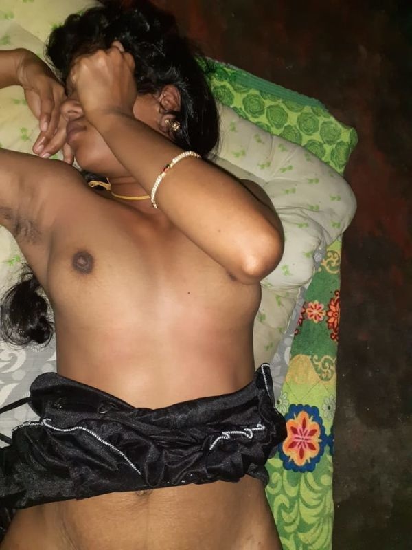 Indian Village Desi Girl Nude - Photo gallery of Indian village sluts exposing nude body